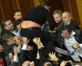 Adamı bakın ne hale getirdiler!