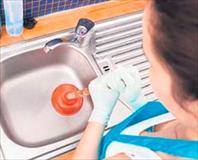 Tıkanan lavaboya kabartma tozu