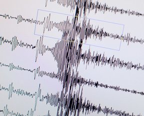 İzmir'de korkutan deprem