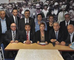 CHP'de 18 istifa birden