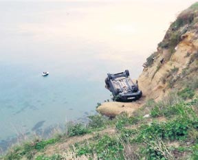 Uçurumda asılı kaldı