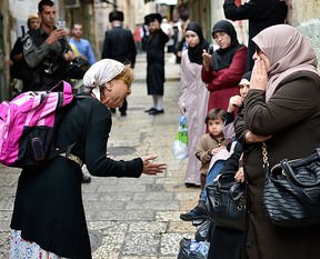 Filistinli kadınlara çirkin saldırı