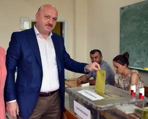 Erdoğan'ı desteklediği için ihraç edildi