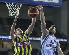 Fenerbahçe Ülker, averajla lider