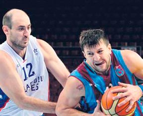 Anadolu Efes güç bela