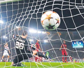 Bayern Roma’yı tarihten sildi