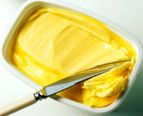 Etiket izlerine margarin sürün