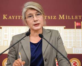 Emine Ülker Tarhan istifa etti