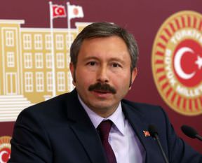 Uyanık tuzluk bakın hangi koltuğa göz dikmiş