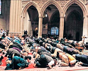 Katedral'de ilk cuma