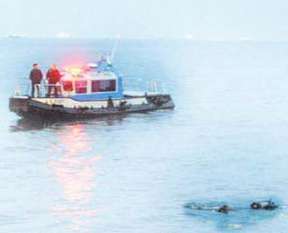 Aracını denize sürdü