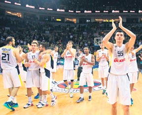 Fenerbahçe'den zirveye smaç