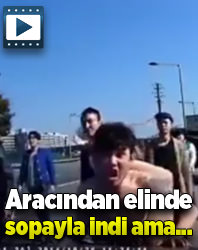 Sürücü aracından sopayla indi ama...