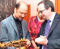 Yeni büyükelçinin Saksafon merakı