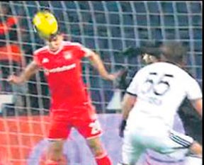 Necip çizgiden kafayla çıkardı