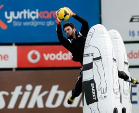 Kartal'da kaleci şoku!