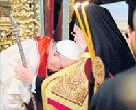 Patrik’ten Papa öpücüğü