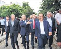 CHP’yi ağaç çarptı!