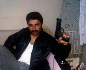 Chat yapan üvey kızını kalbinden bıçakladı