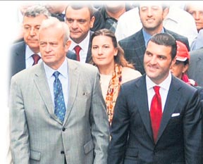 CHP'nin kendine Hayri yok