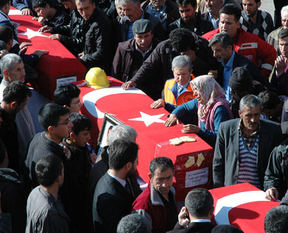 Madenciler son yolculuğuna uğurlandı