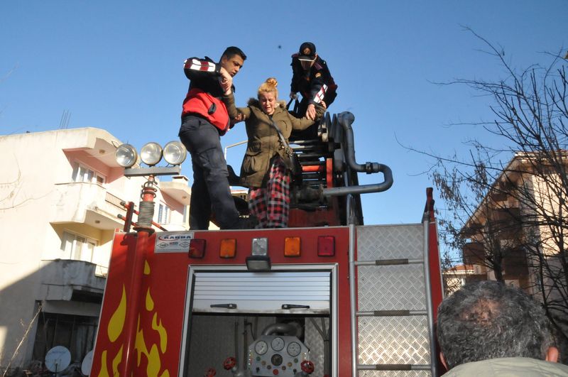 Şiddet mağduru kadını itfaiye kurtardı-1