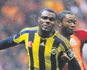 Emenike Fener'de kalıyor!