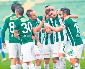 Listede Ozan ve Serdar var