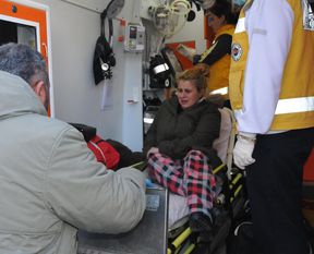 Şiddet mağduru kadını itfaiye kurtardı