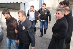 Üniversiteliler kavgada kanca kullandı