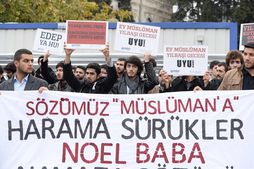 Noel'e Demba Ba'lı protesto