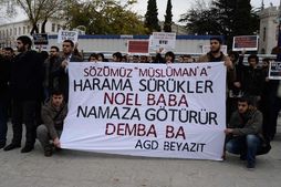 Noel'e Demba Ba'lı protesto