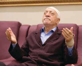 Gülen için kırmızı bülten süreci başladı
