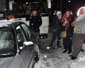 Binlerce sürücü yollarda mahsur kaldı