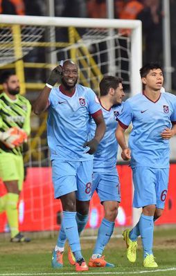 Trabzonspor işi ilk yarıda bitirdi
