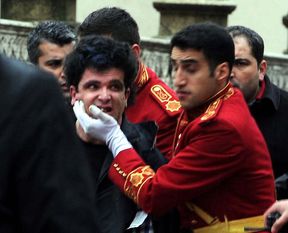 Dolmabahçe'de bombalı saldırı paniği!