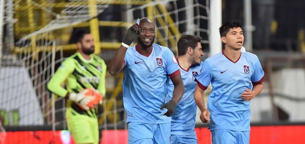 Trabzonspor işi ilk yarıda bitirdi
