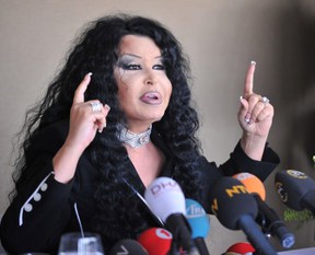 Bülent Ersoy uçağı birbirine kattı