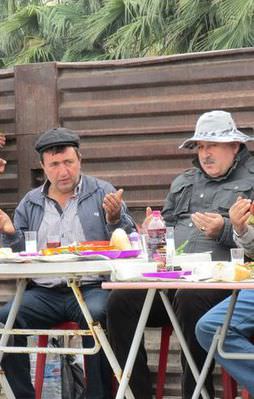 İçki masasında dua