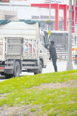 Güpegündüz fuhuş pazarlığı!