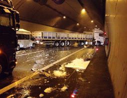 TEM'de kaza: 15 araç birbirine girdi