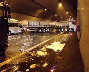 TEM'de kaza: 15 araç birbirine girdi