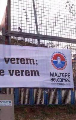 Maltepe Belediyesi'nin afişi şaşırttı