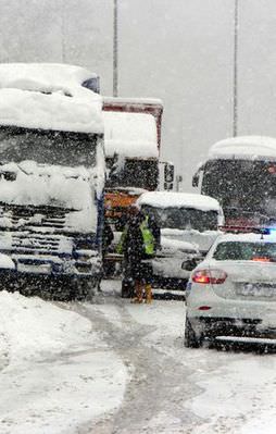 Bolu Dağı'nda onlarca kişi mahsur kaldı