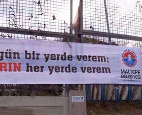 Maltepe Belediyesi'nin afişi şaşırttı