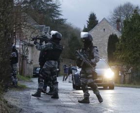 Paris'te polis operasyon başlattı!