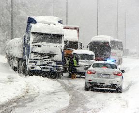 Bolu Dağı'nda onlarca kişi mahsur kaldı