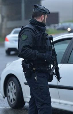 Paris’te çifte rehine krizi