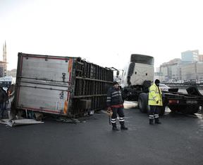 TEM'i kilitleyen kaza