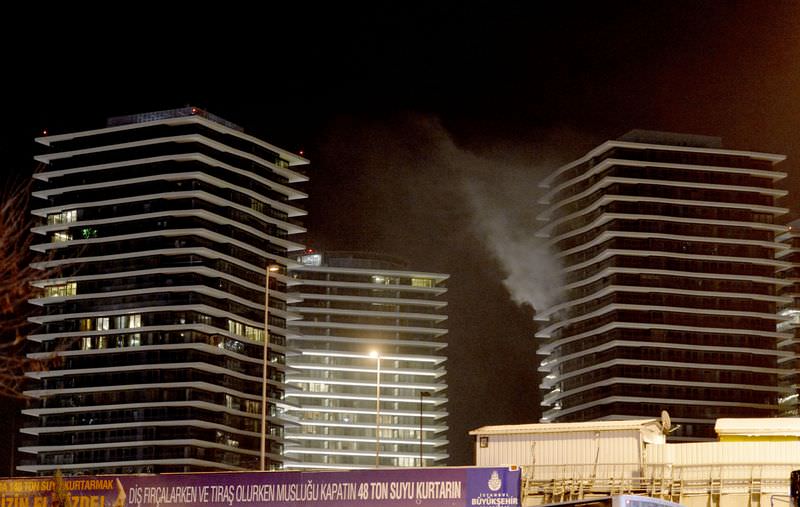 İstanbul’da dev AVM’de yangın!